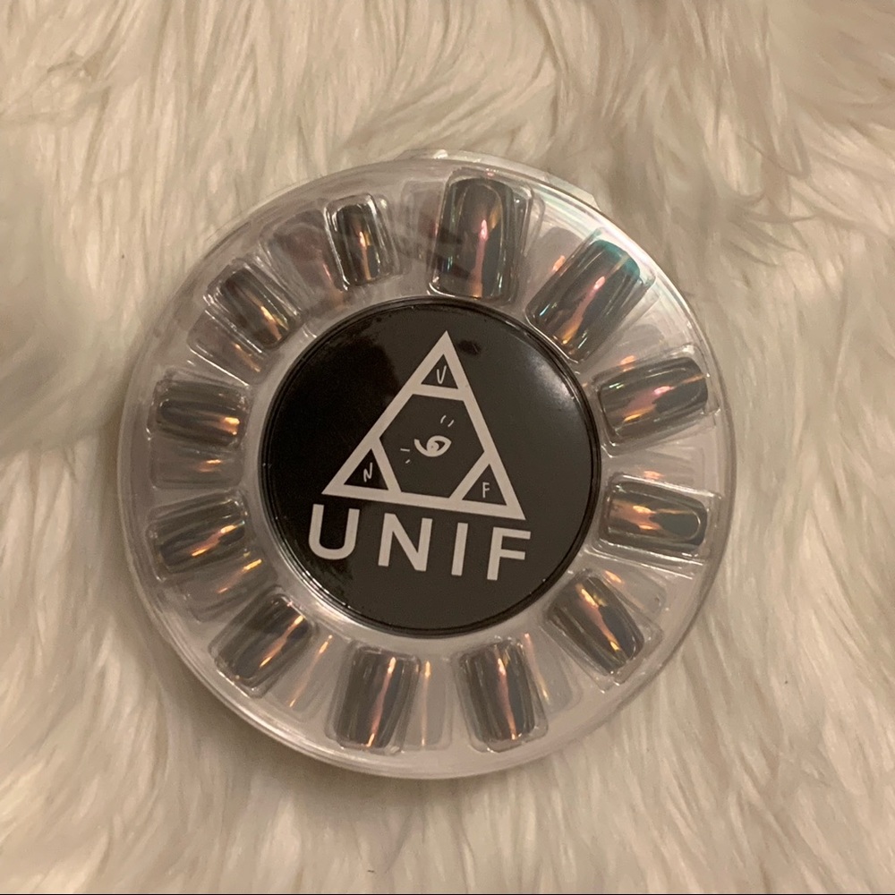UNIF Gray Iridescent Chrome Stick-on Nails - Picture 3 of 3